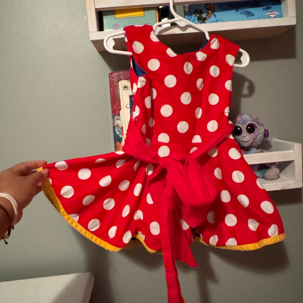 Reversible dress in excellent condition Minnie Mouse and Donald size 2t